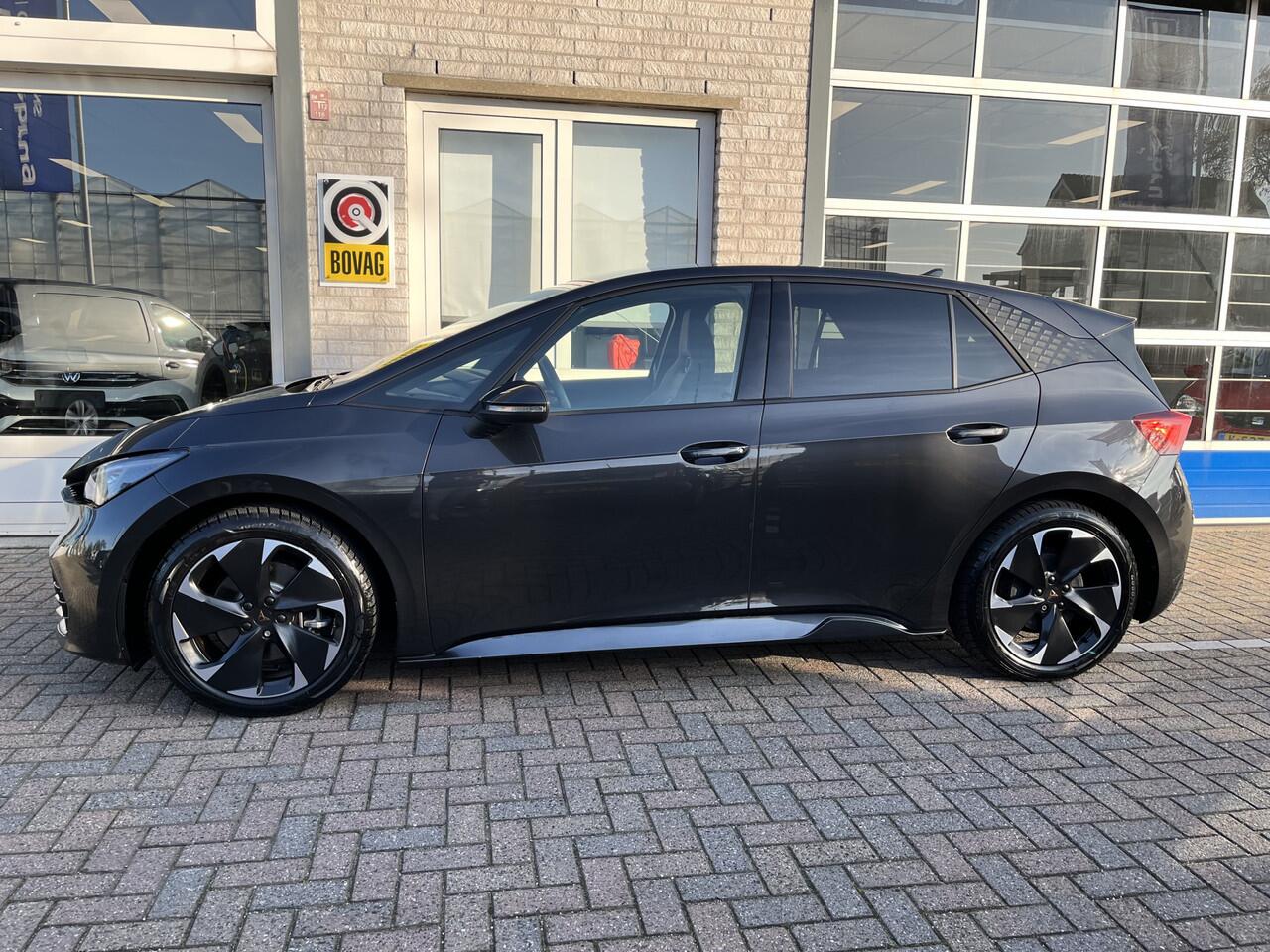 Cupra Born Essential 62 kWh / AUTOMAAT/ PARK. SENSOREN V+A/ FULL LINK/ DAB/ RIJ-MODI/ LANE-ASSIST/ GETINT GLAS/ NAVI/ CLIMA/ ISOFIX/ 19" LMV