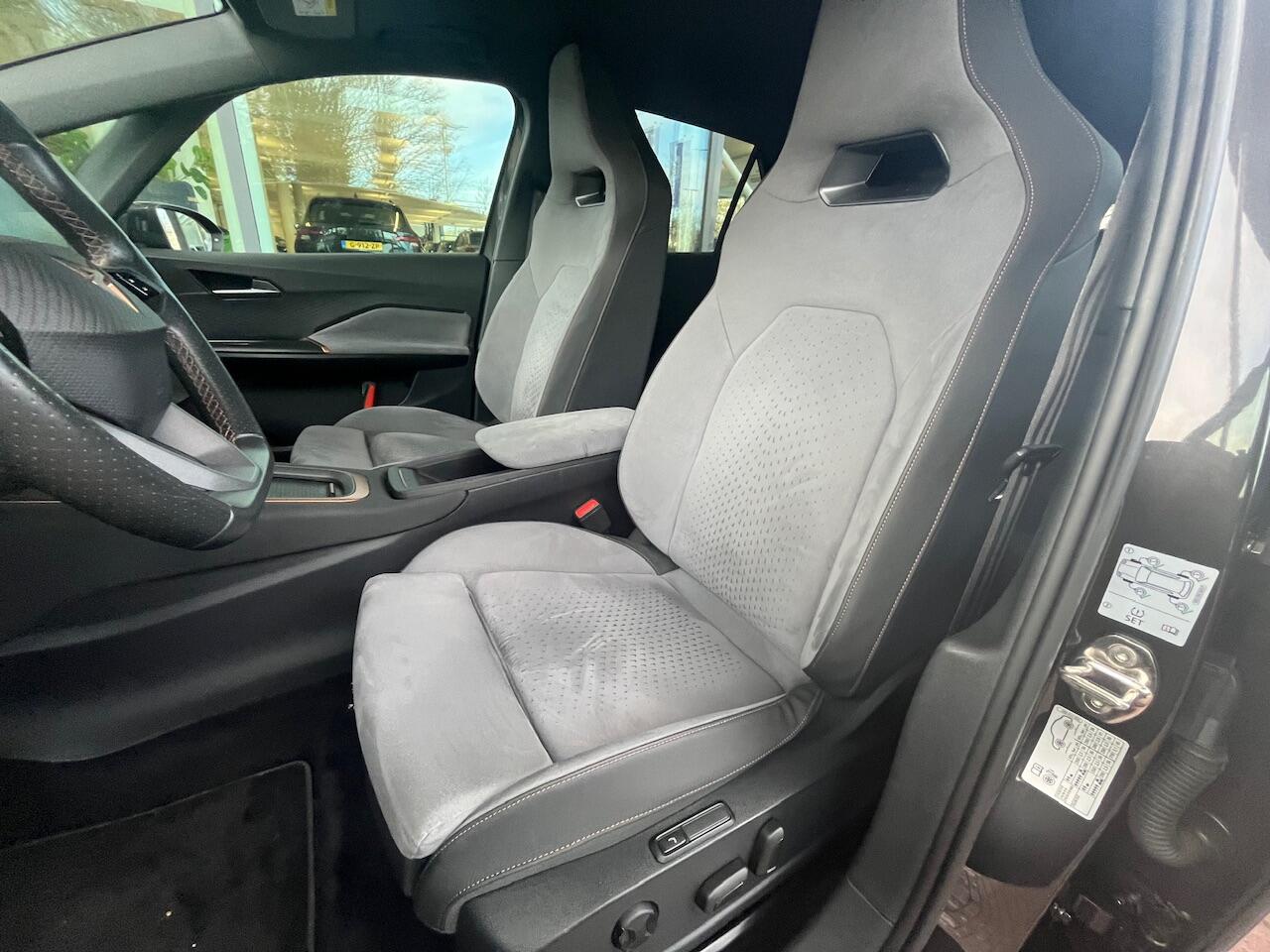 Cupra Born Performance One 62 kWh 204pk / Elektrisch verstelbare stoelen / Navigatie / Camera / 19" LMV