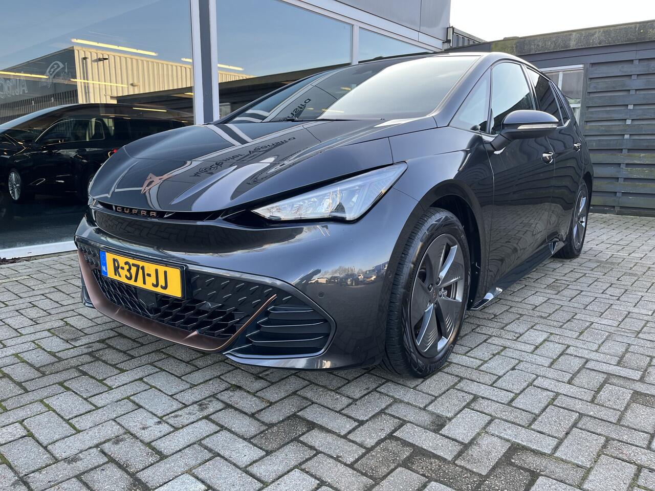 Cupra Born Business Plus 62 kWh / Camera / carplay / Led / Stuurverwarming