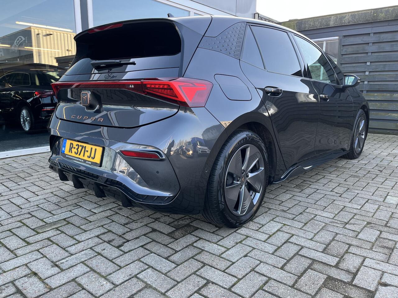 Cupra Born Business Plus 62 kWh / Camera / carplay / Led / Stuurverwarming