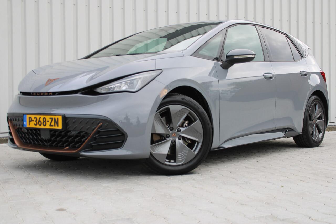 Cupra Born Essential 62 kWh | Incl. 12 maanden garantie | Cruise control | Stuurverwarming | Apple carplay/Android auto | Parkeersensoren | DAB radio | Climate control |