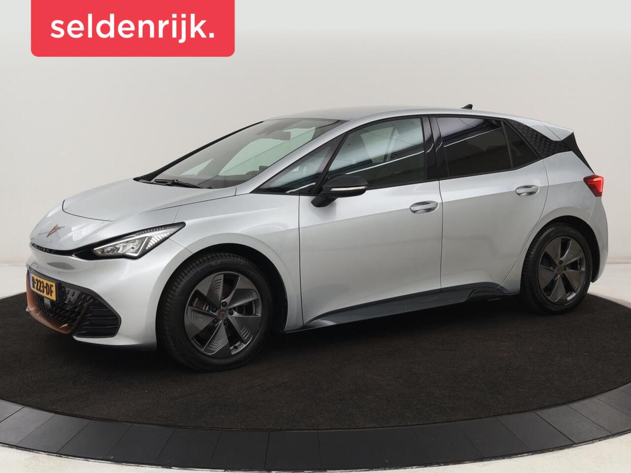 Cupra Born Business 62 kWh | Stoel & stuurverwarming | Camera | Adaptive cruise | Carplay | Navigatie | Sportstoelen | Parkeerhulp