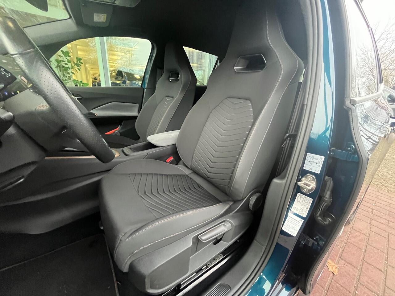 Cupra Born Essential 62 kWh 204PK / Navigatie / App-connect / Cruise control / Parkeersensoren V+A / 19'' LMV