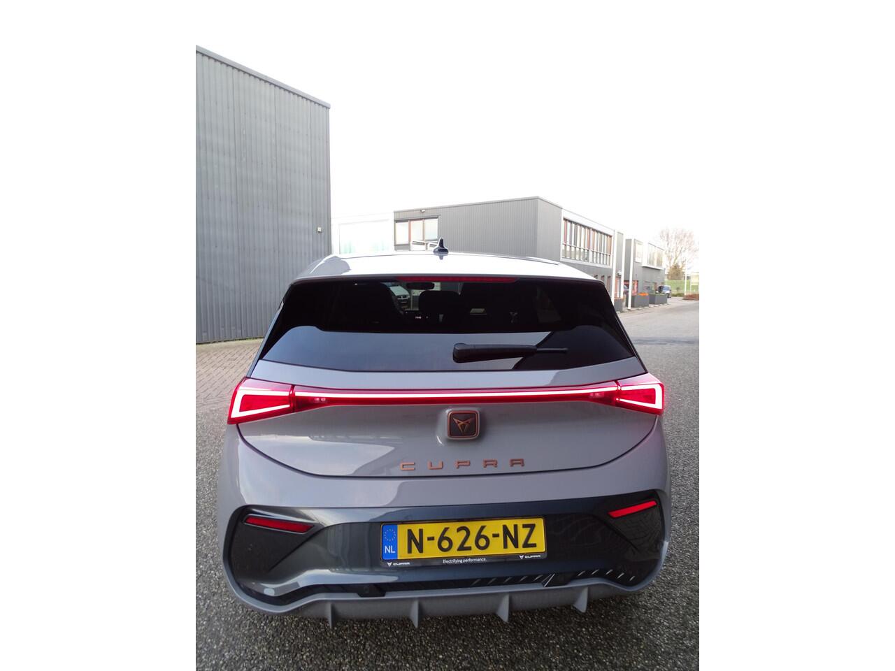 Cupra Born Adrenaline One 62 kWh SOH 92% | NAVIGATIE | SFEERVERLICHTING | STOEL/STUUR VERWARMING | DAB | ACHTERUIT RIJ CAMERA | LED PAKKET | IQ LED | APPLE CARPLAY |