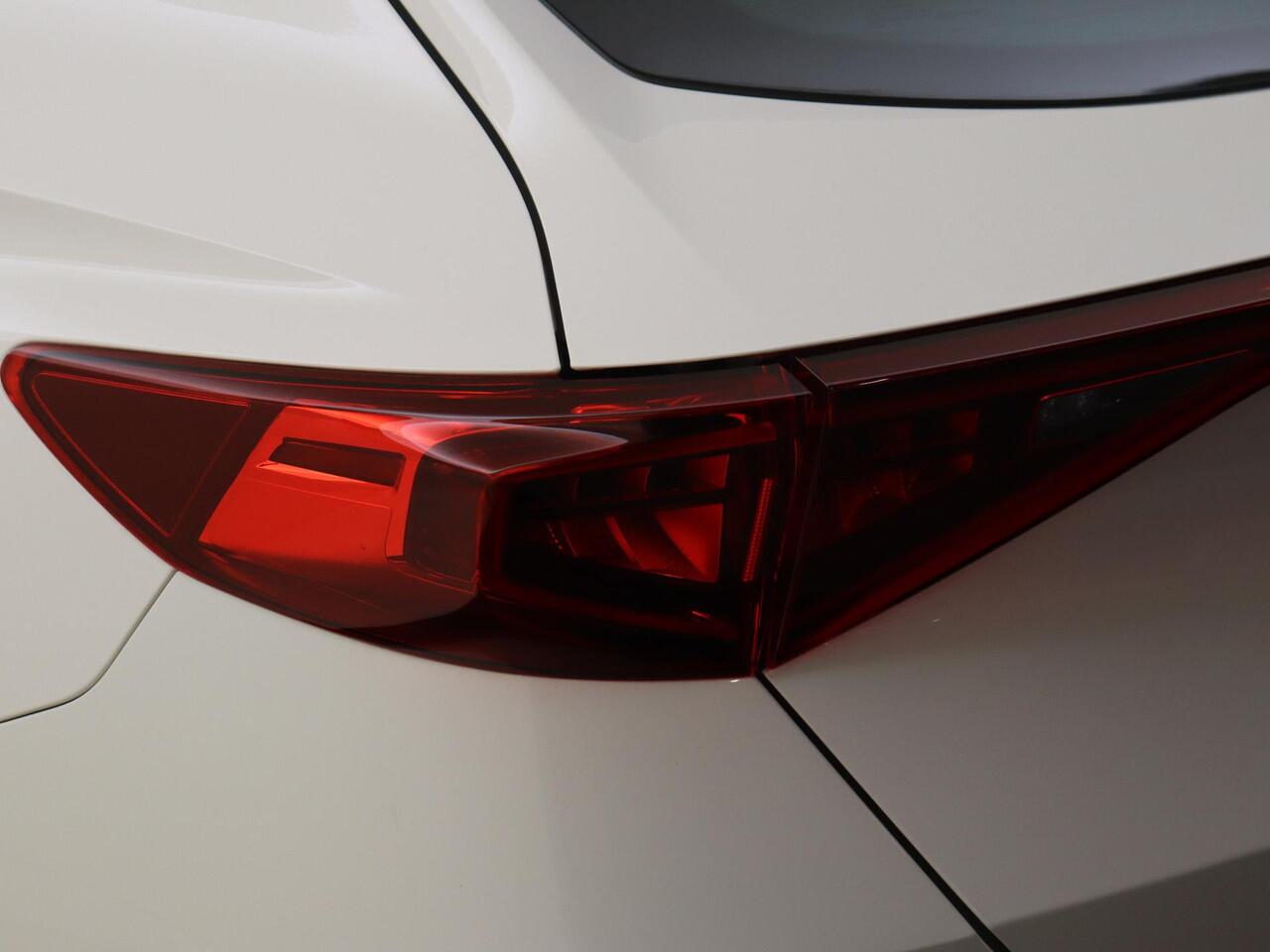 Cupra Formentor 1.4 e-Hybrid VZ Performance | 360 camera | Keyless | Stoel- en stuurwielverwarming | Dodehoek detectie | Navigatie | Parkeerasisstent | Adaptieve cruise control |