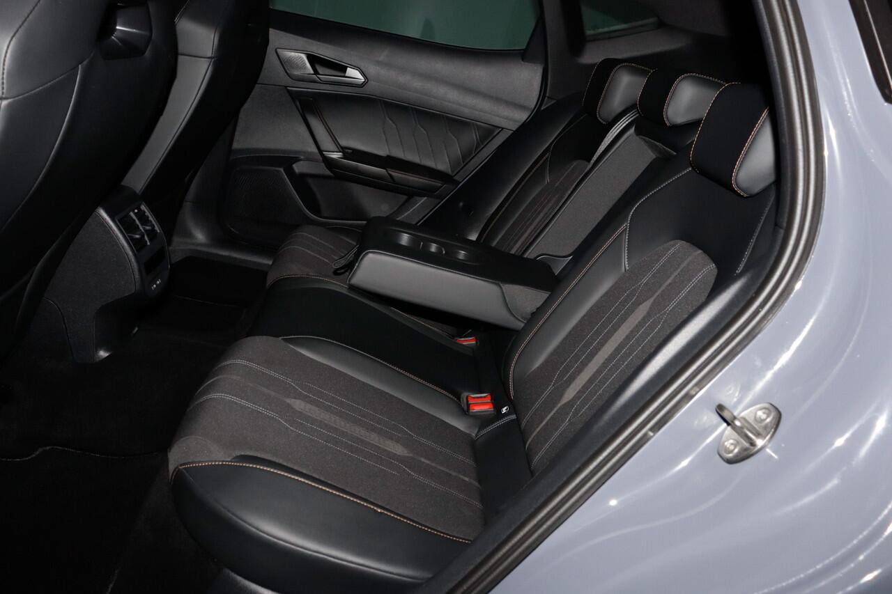 Cupra Formentor 1.4 e-Hybrid VZ Copper Edition FULL LED | CAMERA | SPORTSTOELEN | STUUR+STOELVERW | ACC | SFEERVERLICHTING | CARPLAY | LMV 19''