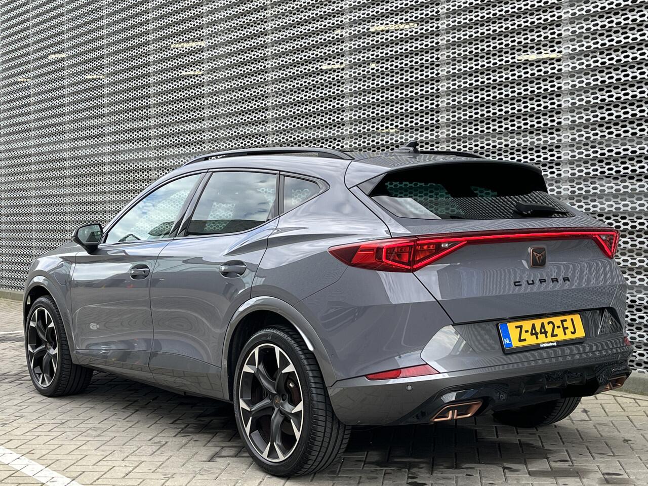 Cupra Formentor 1.4 e-Hybrid VZ Black Edition / Panoramadak / Navigatie / Supersportstuur / Leer / 19" LMV / **