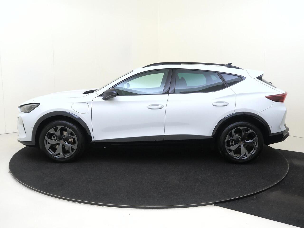 Cupra Formentor 1.5 TSI e-Hybrid Business | SoH 99% | Panoramadak | 360 camera | 3-zone airco | Parkeerassistent | Sennheiser audio | Dodehoek detectie | Keyless | Adaptieve cruise control |