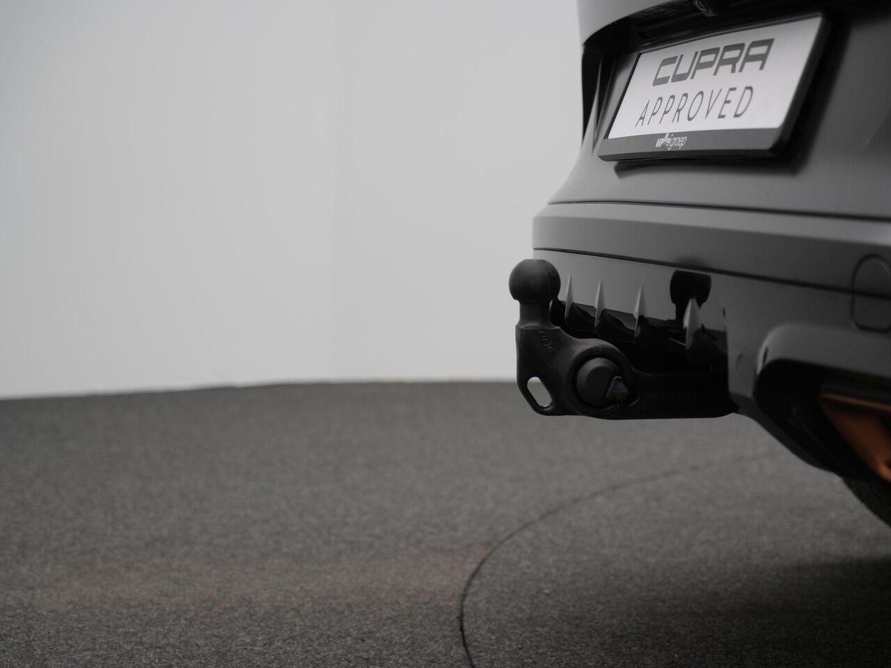 Cupra Formentor 1.4 e-Hybrid 245 pk DSG VZ Tribe Edition | Panoramadak | Trekhaak | Leder/alcantara | Beats | Matrix LED | Geheugenstoel | Rondomzicht camera | Adaptief sportonderstel