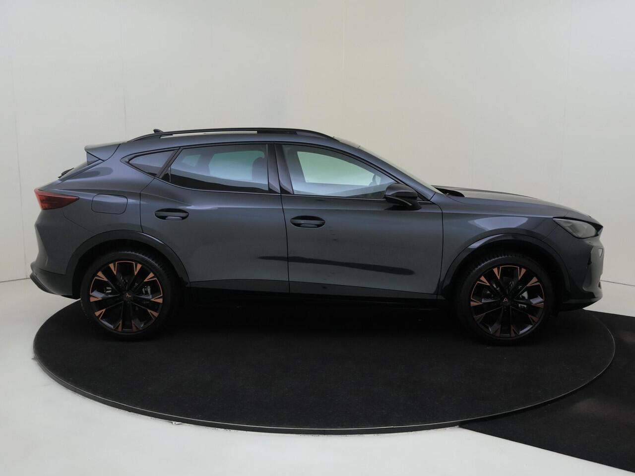 Cupra Formentor 1.5 TSI e-Hybrid Business | Panoramadak | Cupra mode | Keyless | 360 camera | Parkeerassistent | Dodehoek detectie | CarPlay | Sfeerverlichting |