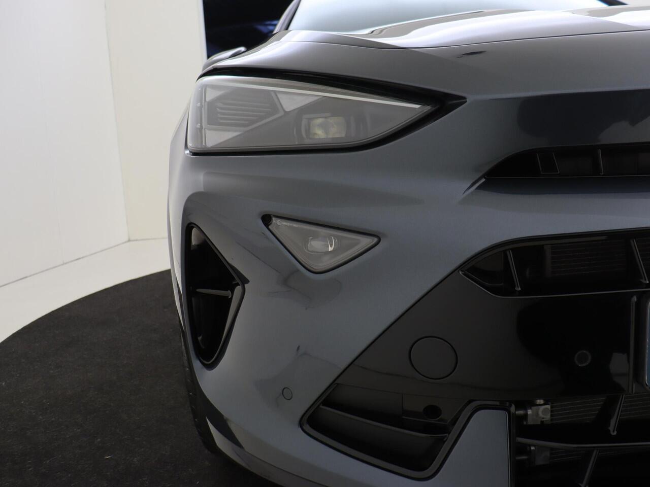 Cupra Formentor 1.5 TSI e-Hybrid Business | Stoel- en stuurwielverwarming | Keyless | Achteruitrijcamera | Sfeerverlichting | Voorklimatisering | Elektrische achterklep |