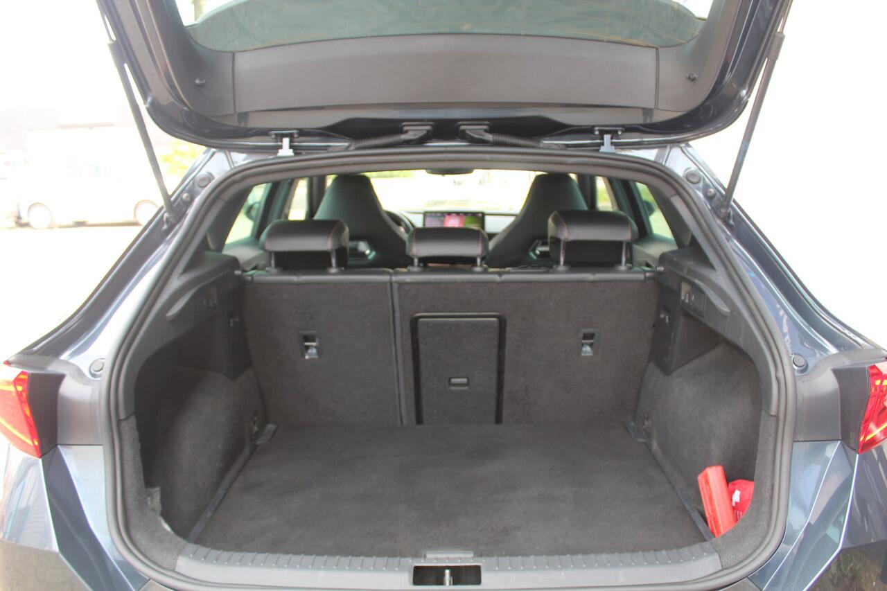 Cupra Formentor 2.0 TSI 4DRIVE 310pk Sport stoelen l Adaptief cruise control l Stoel + Stuur verwarming l 360 sensoren + achterruit camera l automatisch parkeren