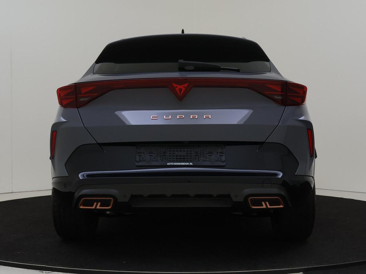 Cupra Formentor 1.5 TSI e-Hybrid Business | Stoel- en stuurwielverwarming | Keyless | Achteruitrijcamera | Sfeerverlichting | Voorklimatisering | Elektrische achterklep |