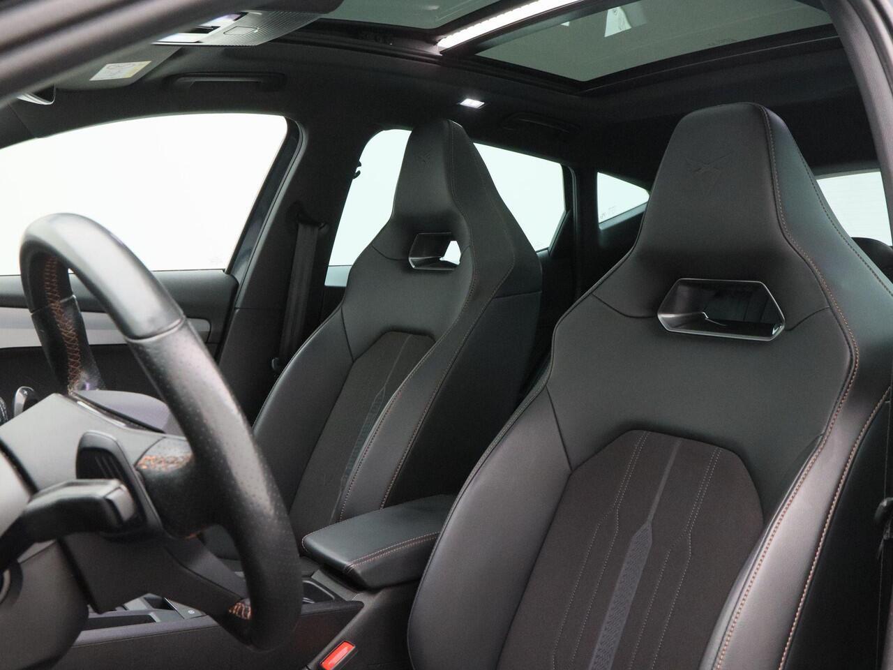 Cupra Formentor 1.4 e-Hybrid 245 Pk Automaat VZ Performance | Panoramadak | Trekhaak | Adaptive Cruise | Elektrische Achterklep | Camera | Stuur Verwarming | Carplay | 19 Inch