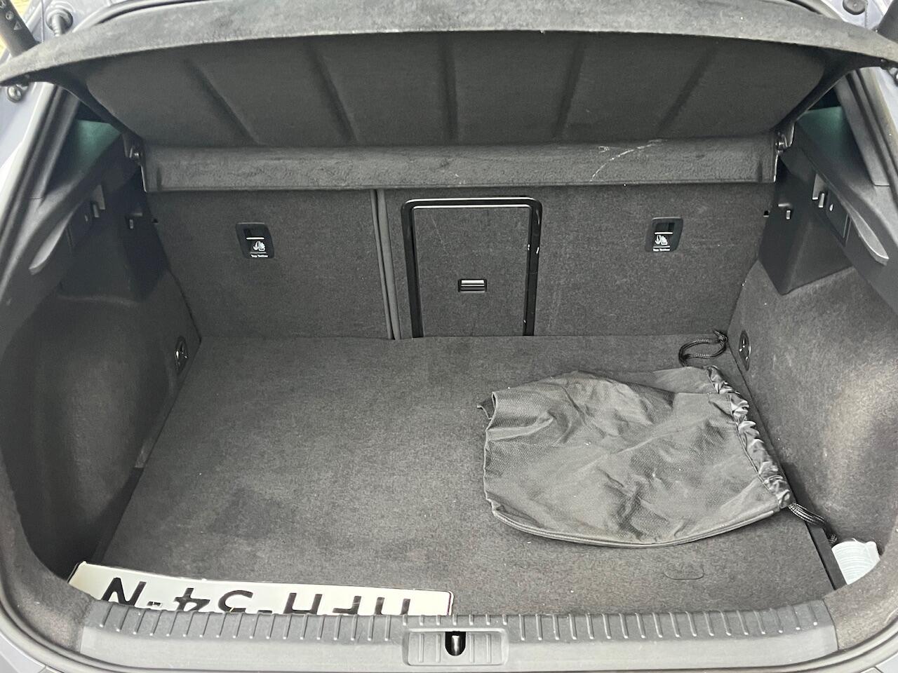 Cupra Formentor 1.4 e-Hybrid 245pk DSG Performance / Supersport Stuur / LED / Elek. Zwenkbare Trekhaak / Elek Achterklep Met Virtual Pedal / Camera / Stuur & Stoelverwarming / 19" LMV