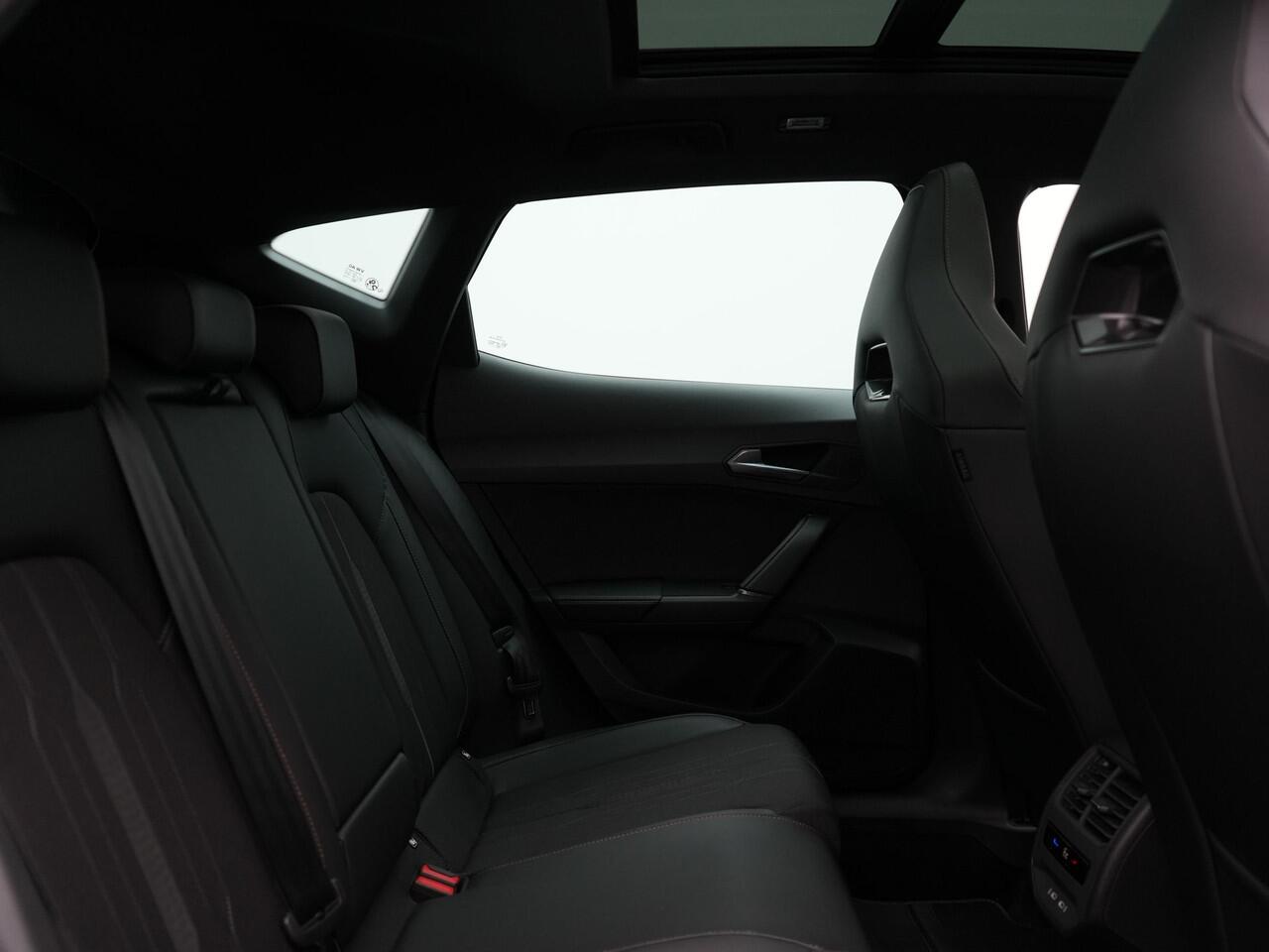 Cupra Formentor 1.4 e-Hybrid VZ Copper Edition Plug In Hybrid 245pk Dealer O.H. PHEV | Panodak | Adaptive Cruise | Keyless | Sportstoelen Verwarmd | Virtual | 19"L.M | Sfeerverlichting |