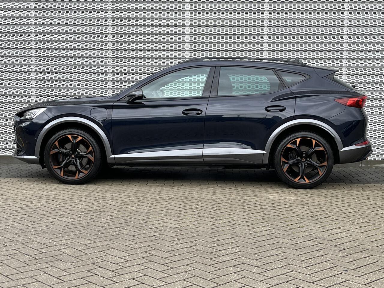 Cupra Formentor 1.4 e-Hybrid 245PK VZ Black Edition / Panoramadak / Lederen Bekleding / Memory Seat / Achteruitrijcamera / Stuur + Stoelverwarming **