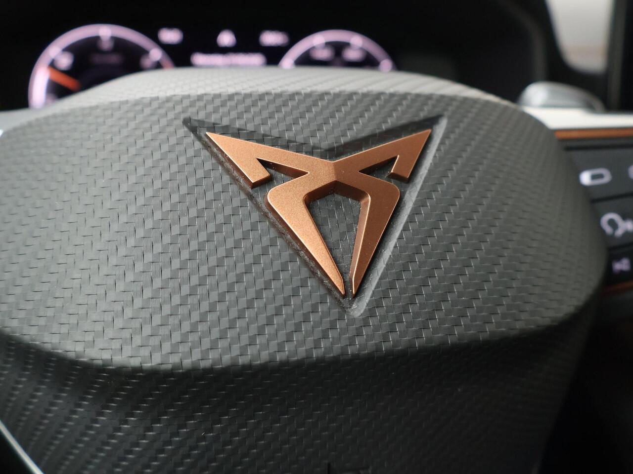 Cupra Formentor 1.4 e-Hybrid Adrenaline | 245 PK | SoH 89% | Led verlichting | Navigatiesysteem | Voorstoelen verwarmd | 19" LM velgen |