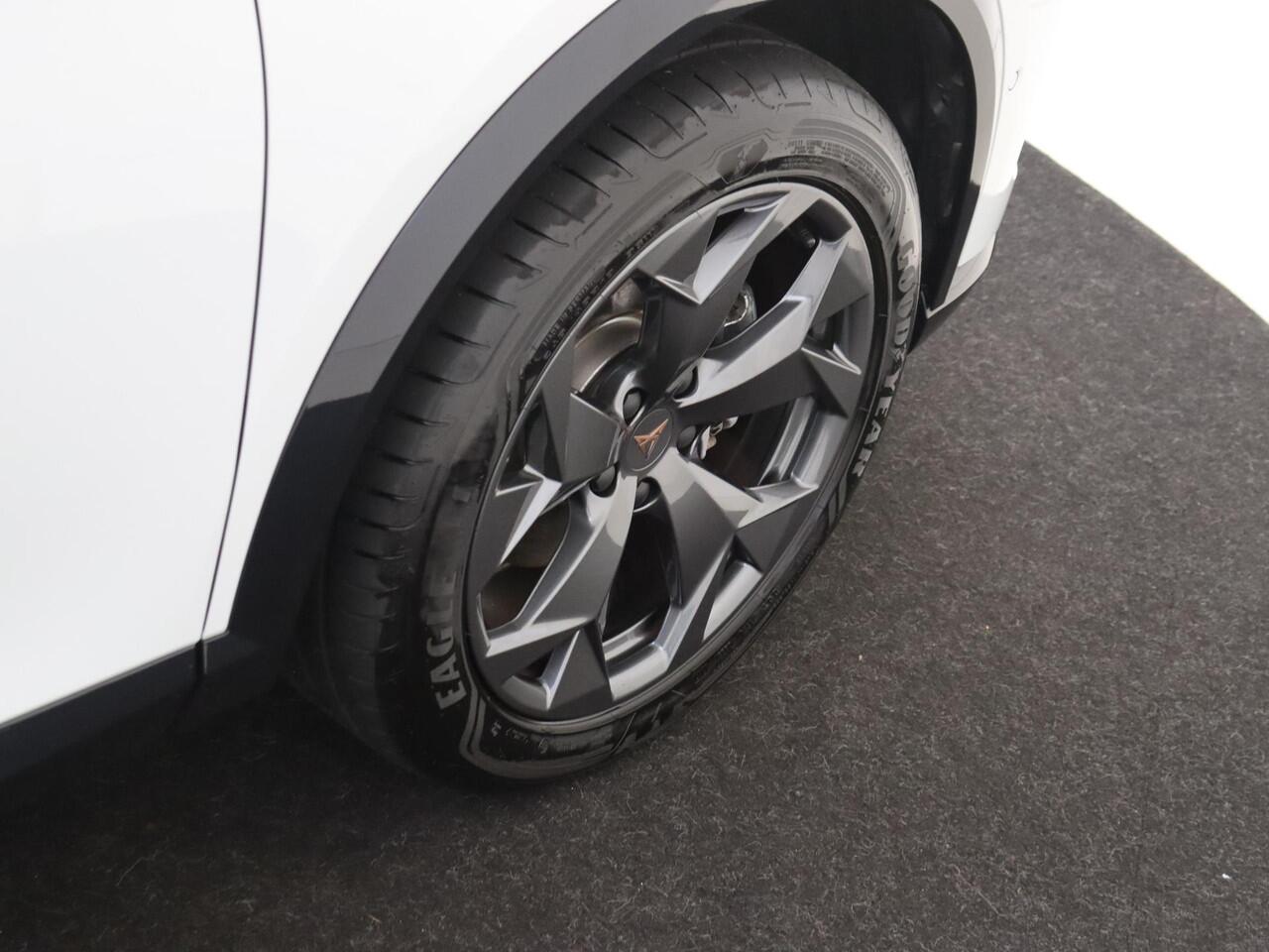 Cupra Formentor 1.5 TSI e-Hybrid Business | SoH 99% | Panoramadak | 360 camera | 3-zone airco | Parkeerassistent | Sennheiser audio | Dodehoek detectie | Keyless | Adaptieve cruise control |