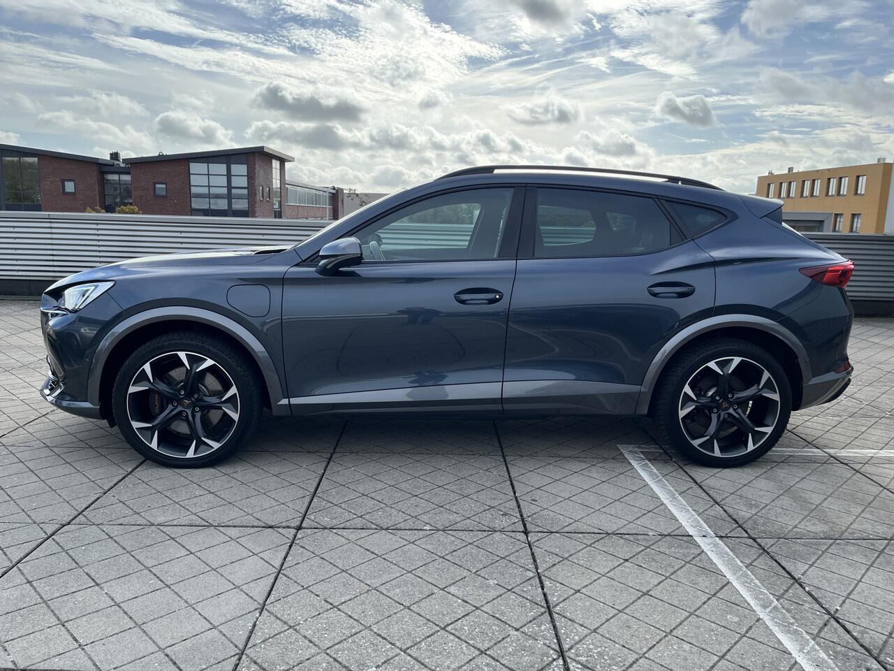 Cupra Formentor 1.4 245pk e-Hybrid Performance Panoramadak / Navigatie High / App-connect / Verwarmbare stoelen voor & verwarmbaar stuurwiel / 19" LM Velgen