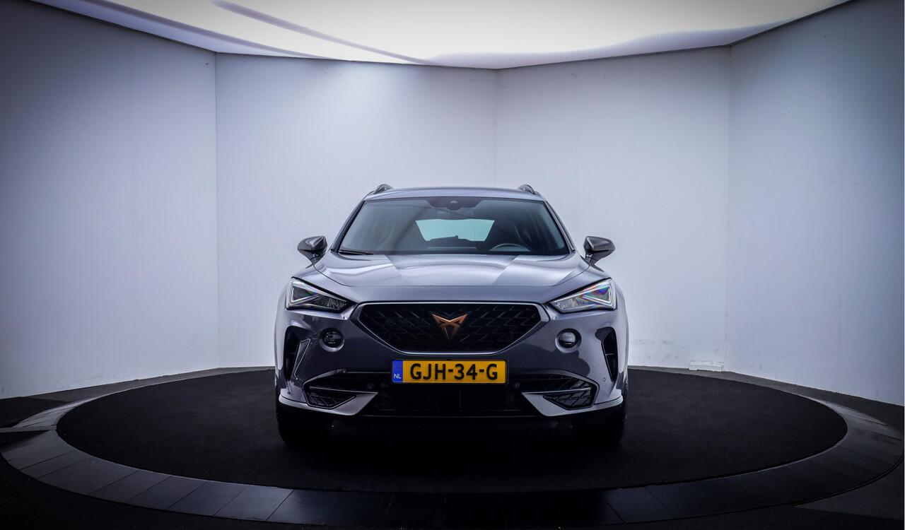 Cupra Formentor 1.4 e-Hybrid VZ Copper Edition FULL LED | CAMERA | SPORTSTOELEN | STUUR+STOELVERW | ACC | SFEERVERLICHTING | CARPLAY | LMV 19''