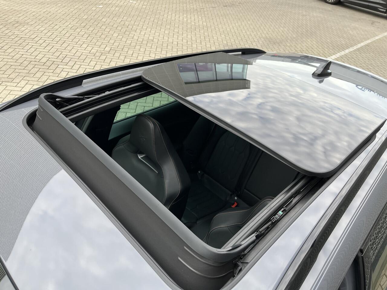 Cupra Formentor 1.4 e-Hybrid VZ Black Edition / Panoramadak / Navigatie / Supersportstuur / Leer / 19" LMV / **