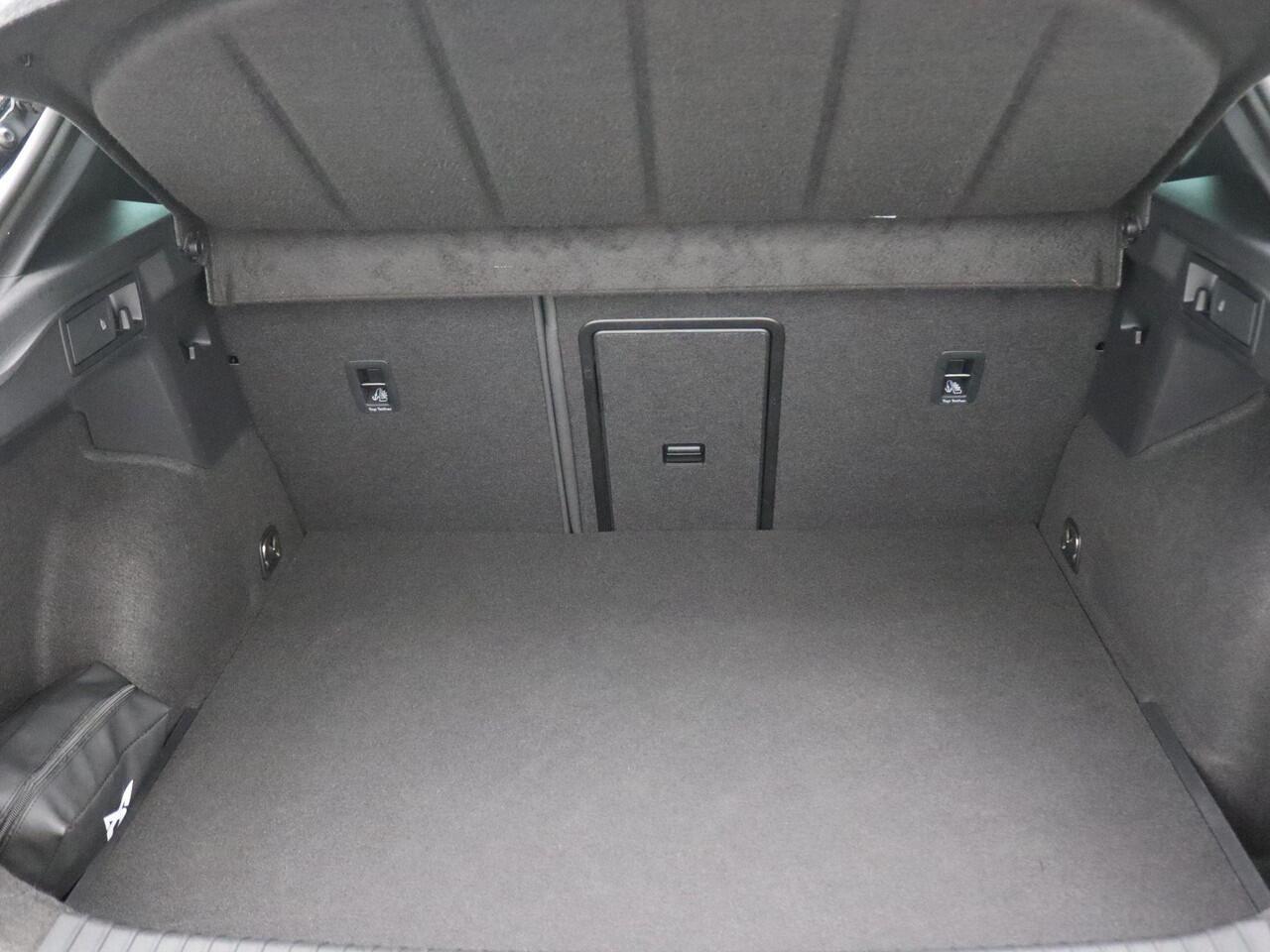 Cupra Formentor 1.4 e-Hybrid VZ Performance 245PK DSG Trekhaak, elektr. achterklep, Achteruitrijcamera, Keyless, Side Assist, Stoel-Stuurverwarming, Panoramadak, 19" LM Velgen