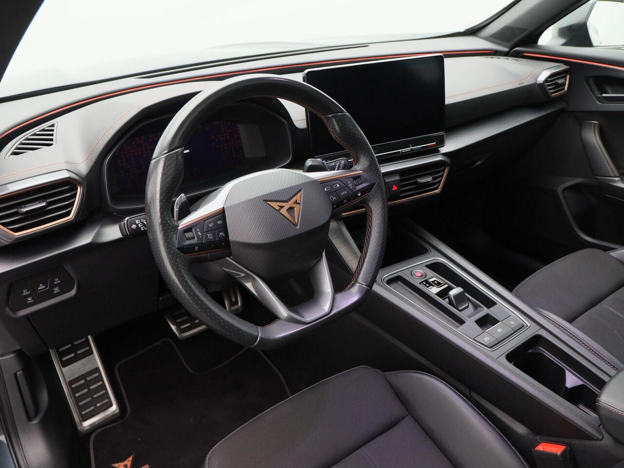 Cupra Formentor 1.4 e-Hybrid 245 Pk Automaat VZ Performance | Panoramadak | Trekhaak | Adaptive Cruise | Elektrische Achterklep | Camera | Stuur Verwarming | Carplay | 19 Inch