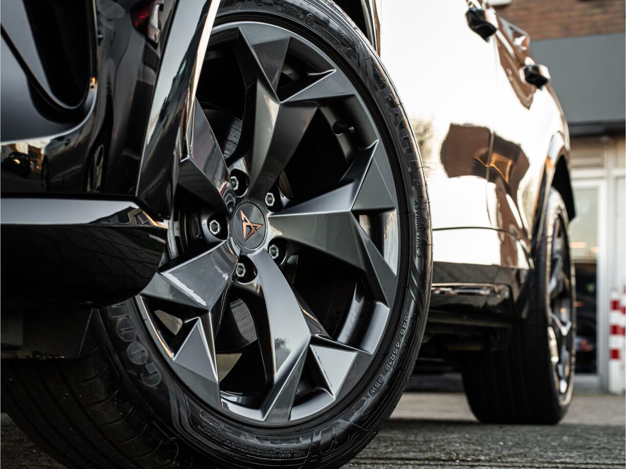 Cupra Formentor 1.5 TSI e-Hybrid Business SPORTSTUUR CAMERA 18 INCH BLACK OPTIC