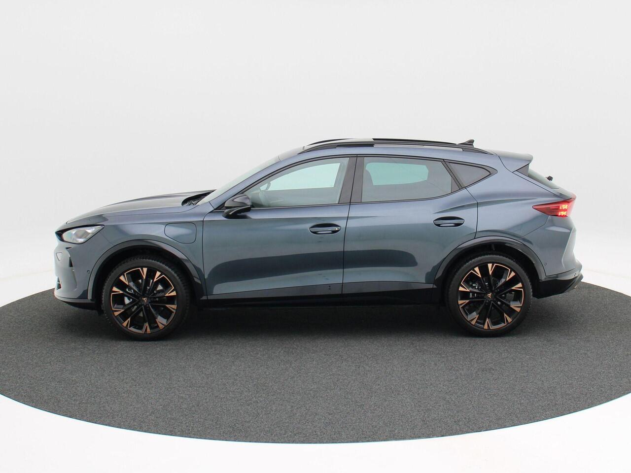 Cupra Formentor 1.5 TSi 204 Pk e-Hybrid Automaat Business | 360° Camera | Panorma Dak | Adaptive Cruise | Full LED | Privacy Glass | Elektrische Achterklep | 19 Inch | 40 Km!!