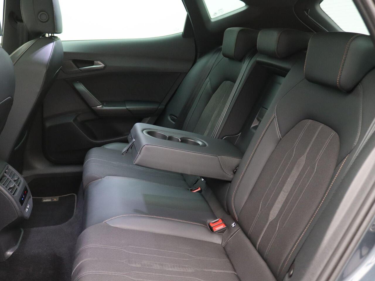 Cupra Formentor 1.4 TSI e-Hybrid Essential 204PK DSG SOH 93% Pano-Schuifdak, Trekhaak, Full LED, Adaptieve Cruise Control, Achteruitrijcamera, Stuurverwarming, Keyless, 18" LM Velgen