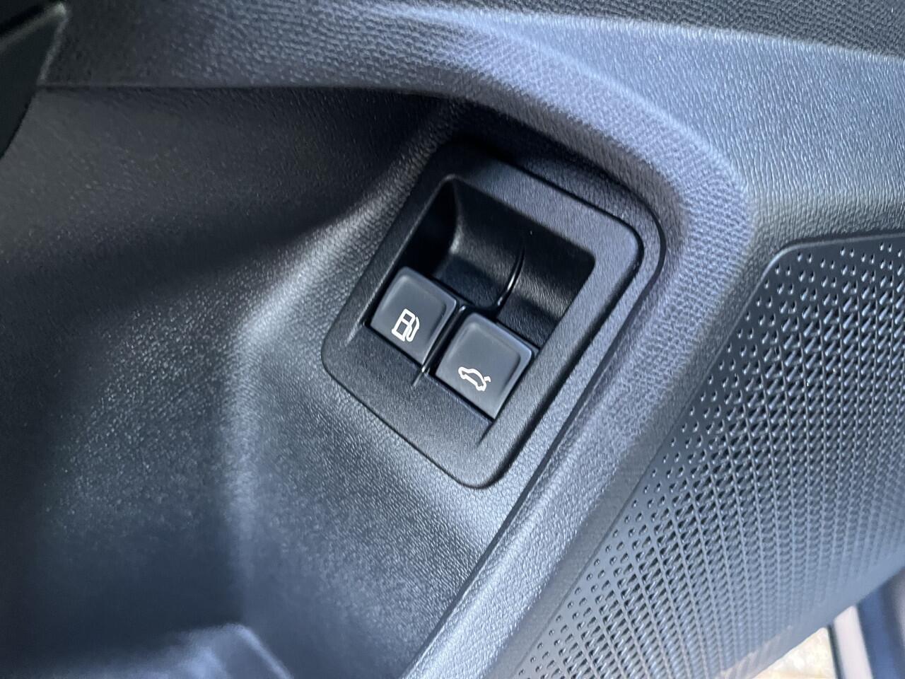 Cupra Formentor 1.4 e-Hybrid VZ Black Edition / AUTOMAAT/ 245 PK/ LEDER/ PANO/ ELEKTR. TREKHAAK/ KEYLESS/ ELEKTR STOEL./ PARK. SENSOREN + CAMERA/ RIJ-MODI/ FULL LINK/ CLIMA 3-ZONE/ STOEL-STUUR VERWARM.