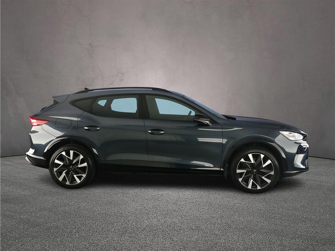 Cupra Formentor VZ Performance 1.5 TSI e-Hybrid 272pk DSG Automaat Trekhaak, Adaptive cruise control, Achteruitrijcamera, Stuurwiel verwarmd, Parkeersensoren, Elektrische achterklep