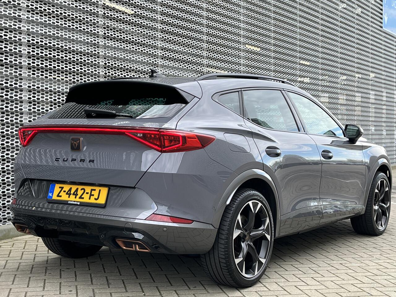 Cupra Formentor 1.4 e-Hybrid VZ Black Edition / Panoramadak / Navigatie / Supersportstuur / Leer / 19" LMV / **