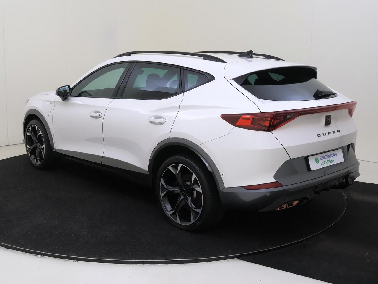 Cupra Formentor 1.4 e-Hybrid VZ Performance | 360 camera | Keyless | Stoel- en stuurwielverwarming | Dodehoek detectie | Navigatie | Parkeerasisstent | Adaptieve cruise control |