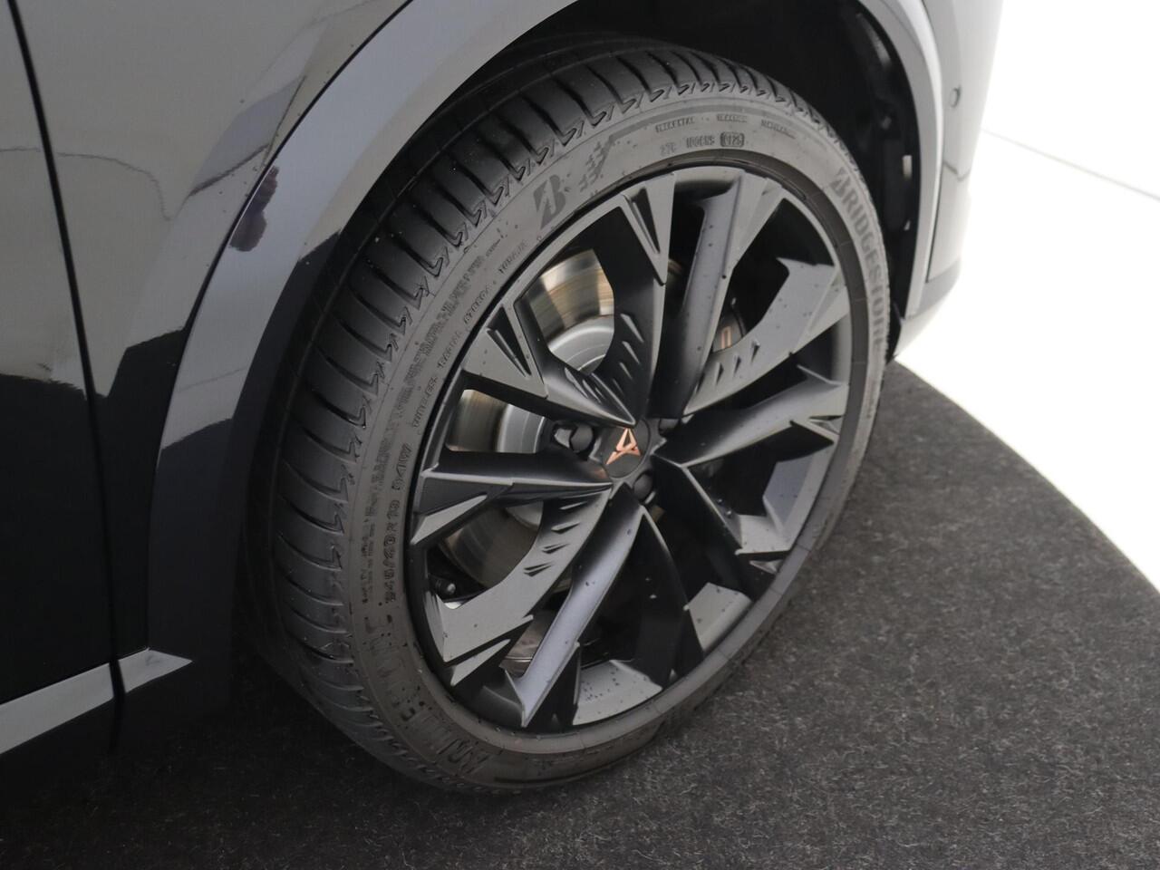 Cupra Formentor 1.5 TSI e-Hybrid VZ Performance | Sennheiser audio | Carplay | Dodehoek sensor | 360 camera | Adaptive cruise control | Navigatie