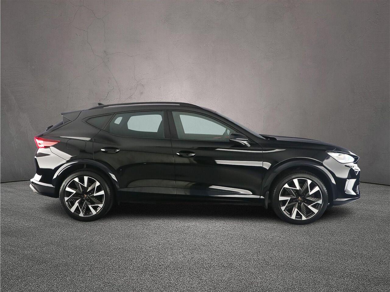 Cupra Formentor VZ Performance 1.5 TSI e-Hybrid 272pk DSG Automaat Trekhaak, Adaptive cruise control, Achteruitrijcamera, LED koplampen, Elektrische achterklep, Stuurwiel verwarmd