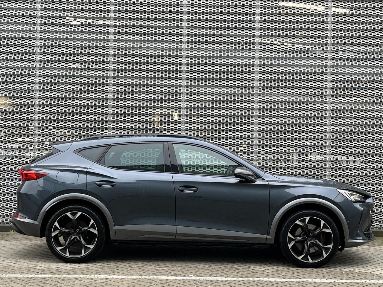 Cupra Formentor 1.4 e-Hybrid 245PK VZ Performance / Panoramadak / Stuurverwarming / Achteruitrijcamera / Dodehoek Sensor / Full-LED