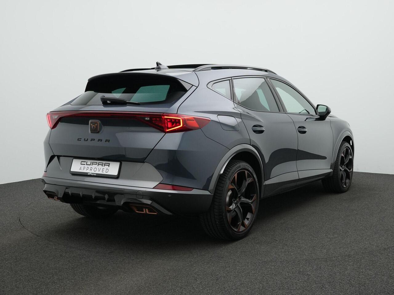 Cupra Formentor 1.4 e-Hybrid 245 pk DSG VZ Performance | Panoramadak | Sabelt CUP-kuipstoelen | Adaptief sportonderstel | Stuur-/stoelverwarming