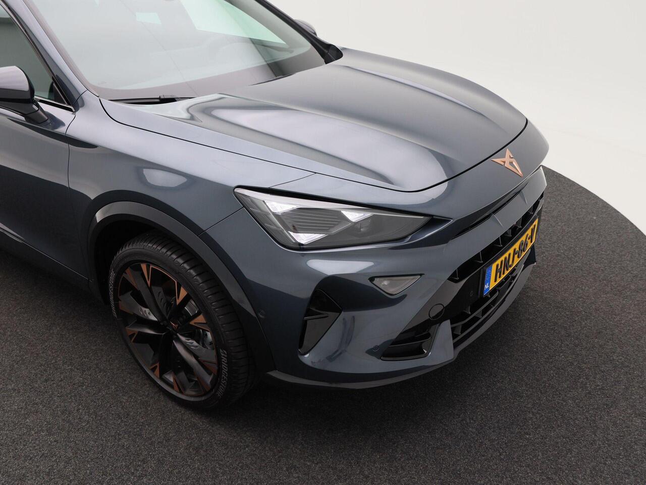 Cupra Formentor 1.5 TSi 204 Pk e-Hybrid Automaat Business | 360° Camera | Panorma Dak | Adaptive Cruise | Full LED | Privacy Glass | Elektrische Achterklep | 19 Inch | 40 Km!!