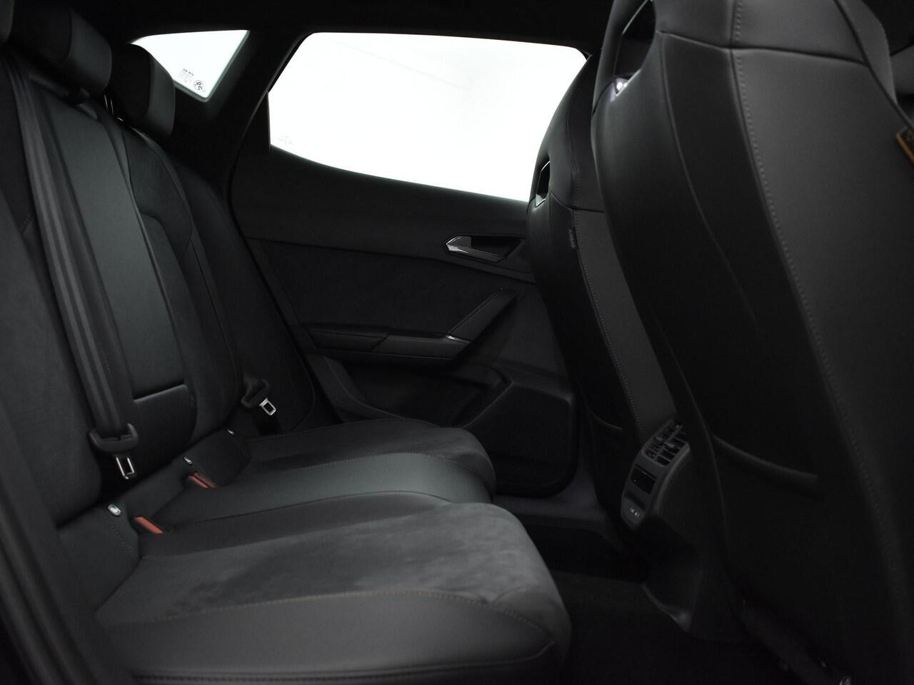 Cupra Formentor 1.5 Tsi 272pk DSG e-Hybrid VZ Performance · Apple/Android Car Play · Camera · Elek. Trekhaak · Elek. Achterklep · Elek. Bestuurdersstoel · 19'' Inch · Garantie t/m 26-01-2028 of 90.000km