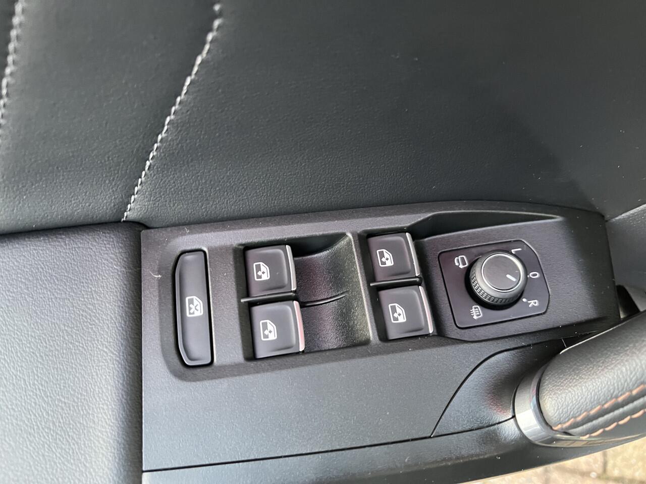 Cupra Formentor 1.4 e-Hybrid VZ Black Edition / AUTOMAAT/ PANO/ LEER/ KEYLESS/ ELEKTR. STOEL/ PARK. SENSOREN + CAMERA/ FULL LINK/ CLIMA/ RIJ-MODI/ STOEL + STUUR VERWARM./ 19'' LMV