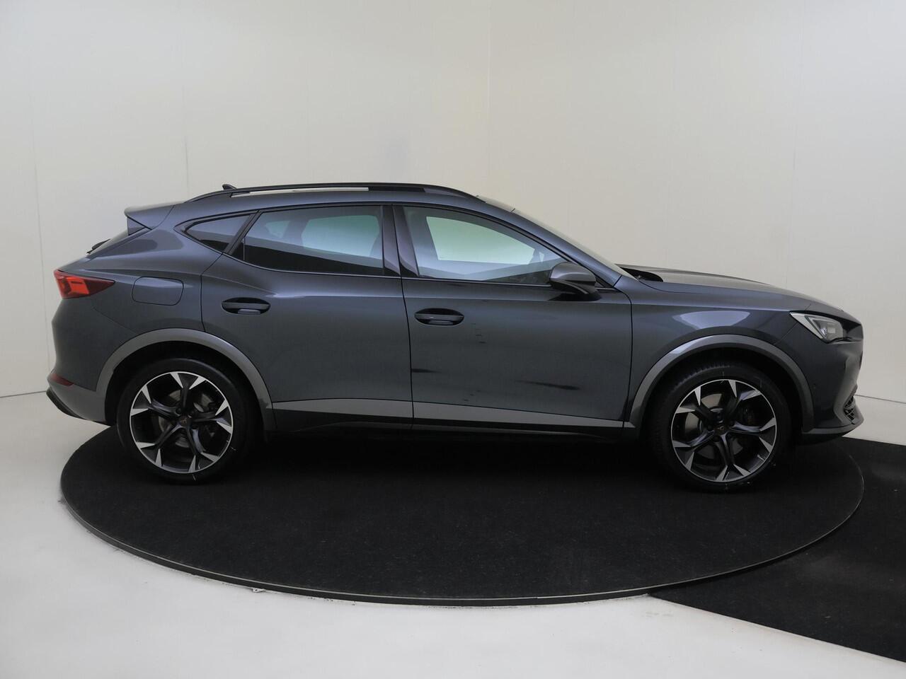 Cupra Formentor 1.4 e-Hybrid VZ Performance | Panoramadak | Trekhaak | Parkeerassistent | Stoel- en stuurwielverwarming | Keyless | Dodehoek detectie | Navigatie |