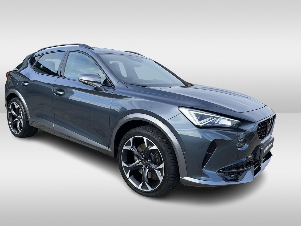 Cupra Formentor 1.4 245pk e-Hybrid Performance Panoramadak / Navigatie High / App-connect / Verwarmbare stoelen voor & verwarmbaar stuurwiel / 19" LM Velgen