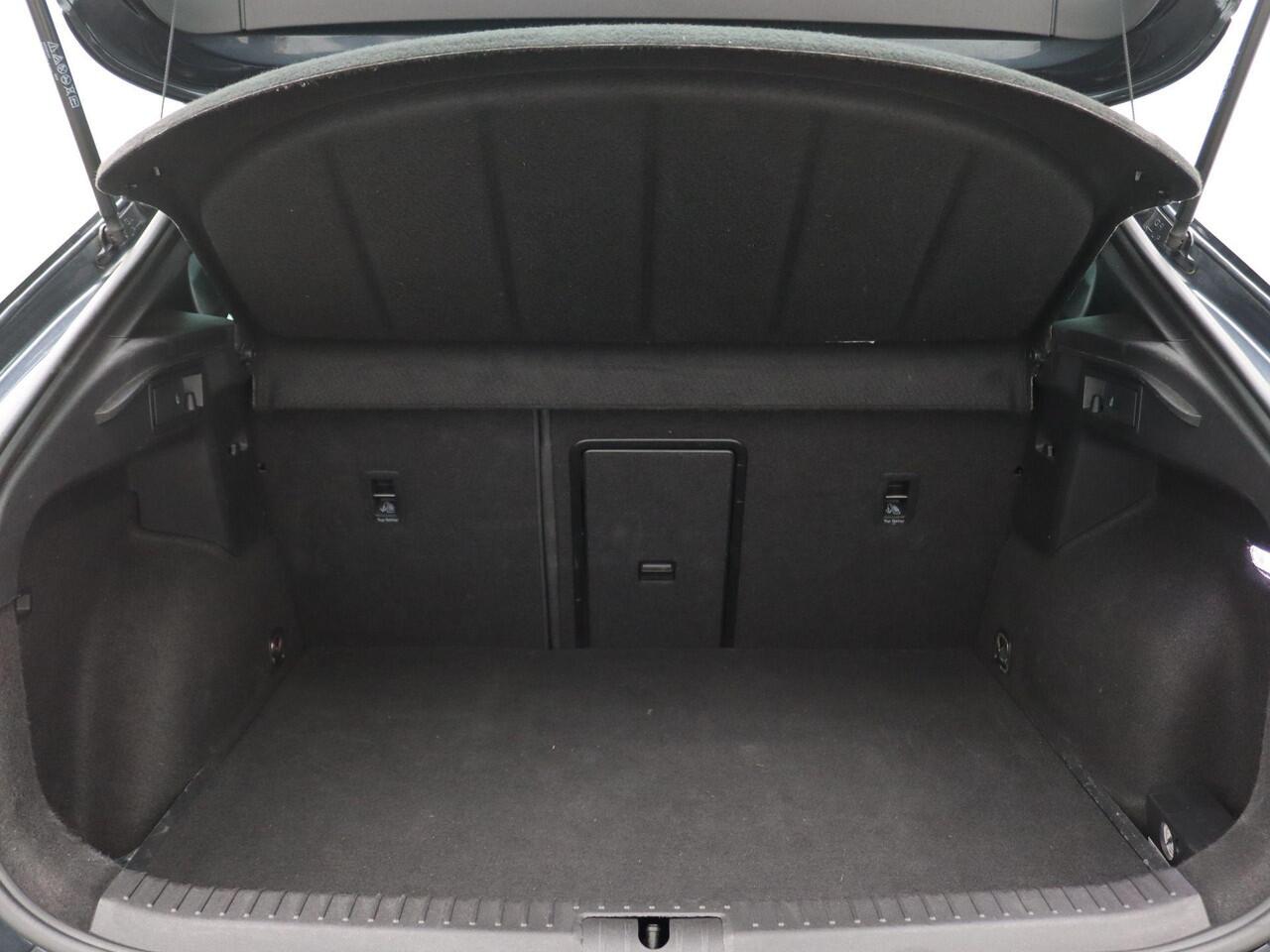 Cupra Formentor 1.4 TSI e-Hybrid Essential 204PK DSG SOH 93% Pano-Schuifdak, Trekhaak, Full LED, Adaptieve Cruise Control, Achteruitrijcamera, Stuurverwarming, Keyless, 18" LM Velgen