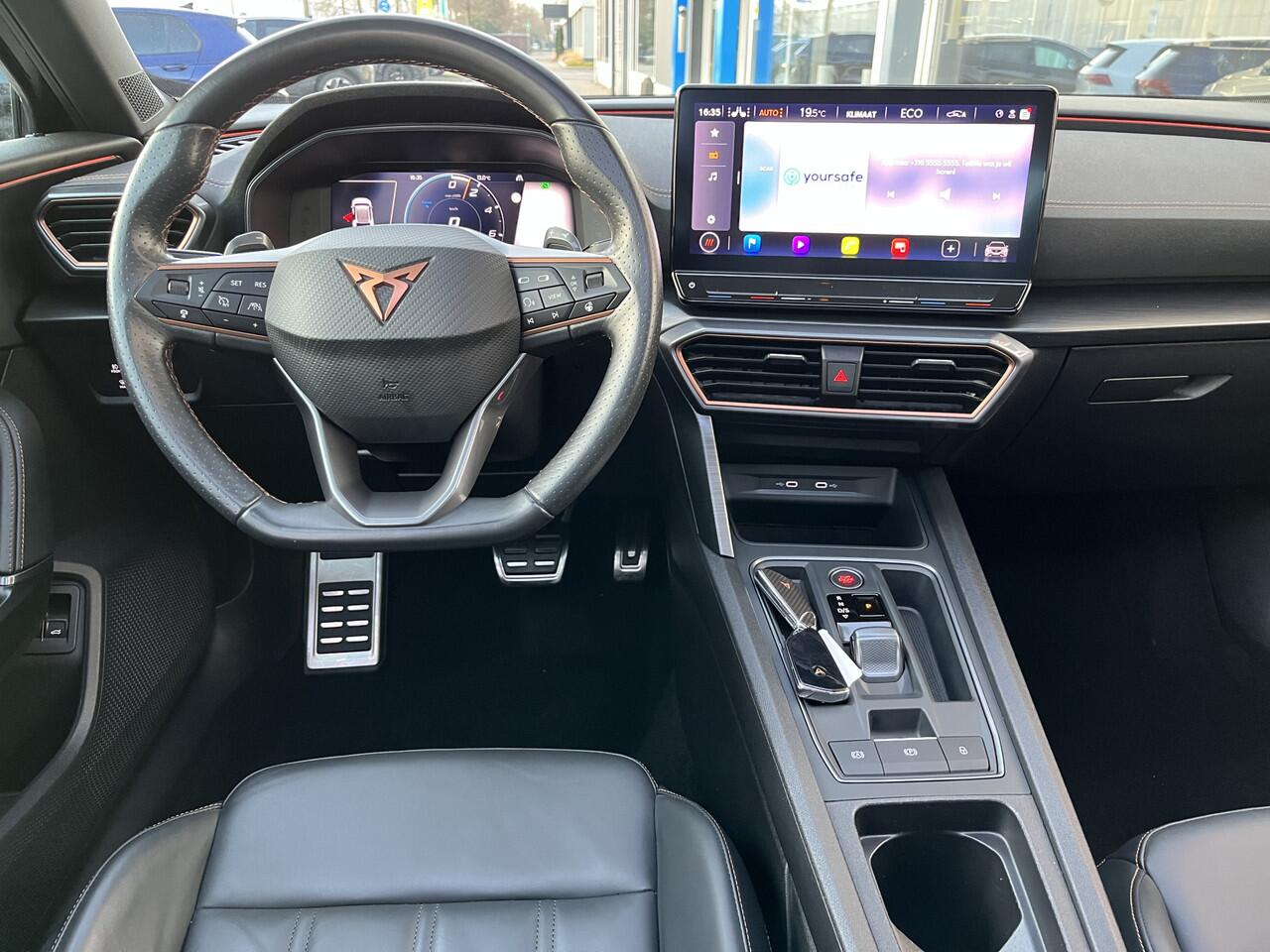 Cupra Formentor 1.4 e-Hybrid VZ Black Edition / AUTOMAAT/ PANO/ LEER/ KEYLESS/ ELEKTR. STOEL/ PARK. SENSOREN + CAMERA/ FULL LINK/ CLIMA/ RIJ-MODI/ STOEL + STUUR VERWARM./ 19'' LMV