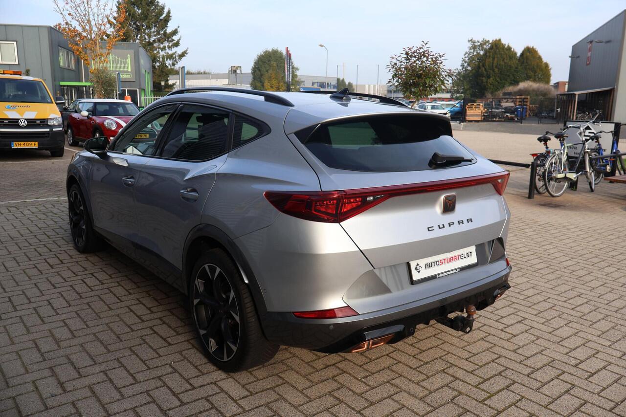 Cupra Formentor 1.4 VZ Black Edition 1e Eigenaar | Dealer Onderh | BTW | Trekhaak | 360'Cam | Cupra Knop | Sfeer | 2 Laadkabels | Memory | Elek Stoel+Klep | Carplay | Full Led | Navi | PDC | Ad Cruise