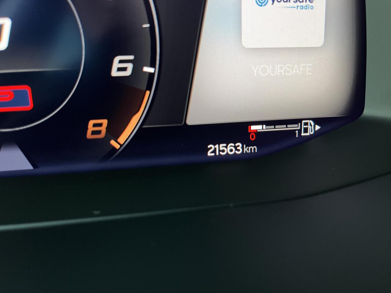 Cupra Formentor 1.4 e-Hybrid VZ Black Edition / AUTOMAAT/ PANO/ LEER/ KEYLESS/ ELEKTR. STOEL/ PARK. SENSOREN + CAMERA/ FULL LINK/ CLIMA/ RIJ-MODI/ STOEL + STUUR VERWARM./ 19'' LMV