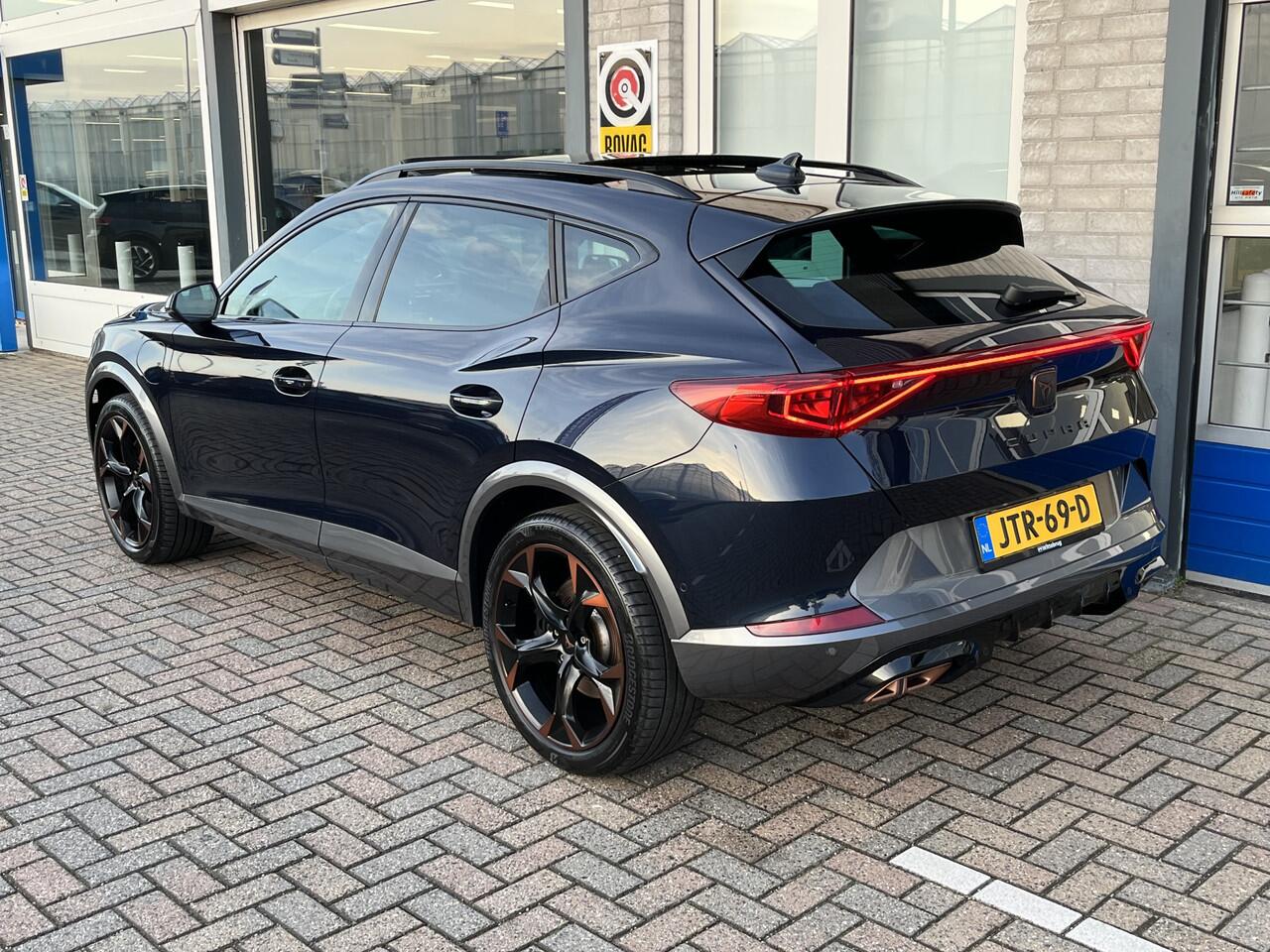 Cupra Formentor 1.4 e-Hybrid VZ Black Edition / AUTOMAAT/ PANO/ LEER/ KEYLESS/ ELEKTR. STOEL/ PARK. SENSOREN + CAMERA/ FULL LINK/ CLIMA/ RIJ-MODI/ STOEL + STUUR VERWARM./ 19'' LMV