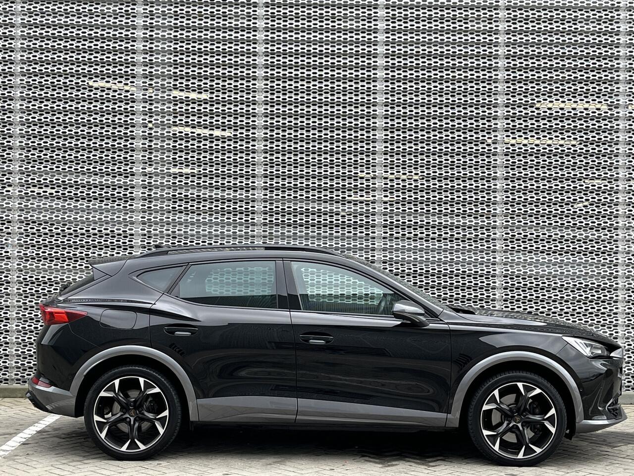 Cupra Formentor 1.4 e-Hybrid 245PK VZ Performance / Panoramadak / Zwenkbare Trekhaak / Achteruitrijcamera / Elektrische Achterklep / Stuur + Stoelverwarming / Full-LED